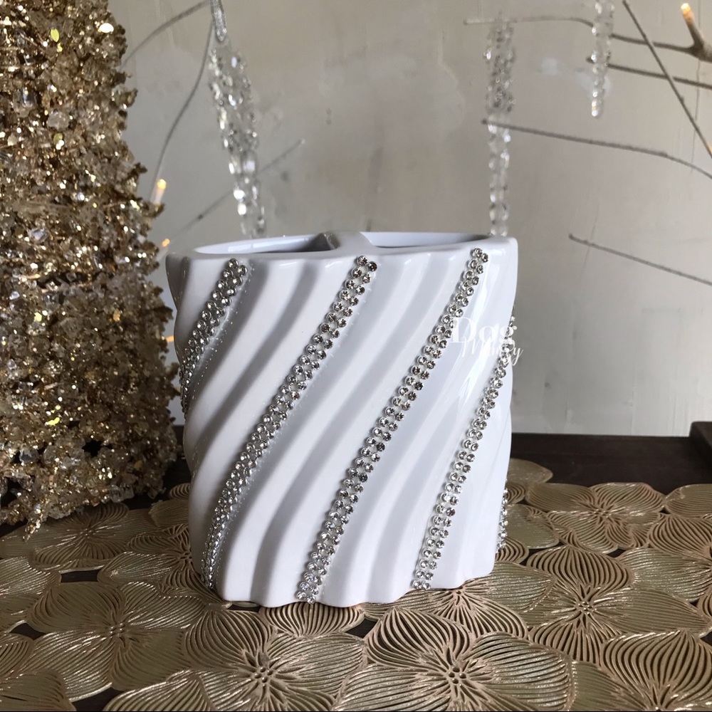 Bella Lux White & Silver Crystal Rhinestone Spiral Brush Storage